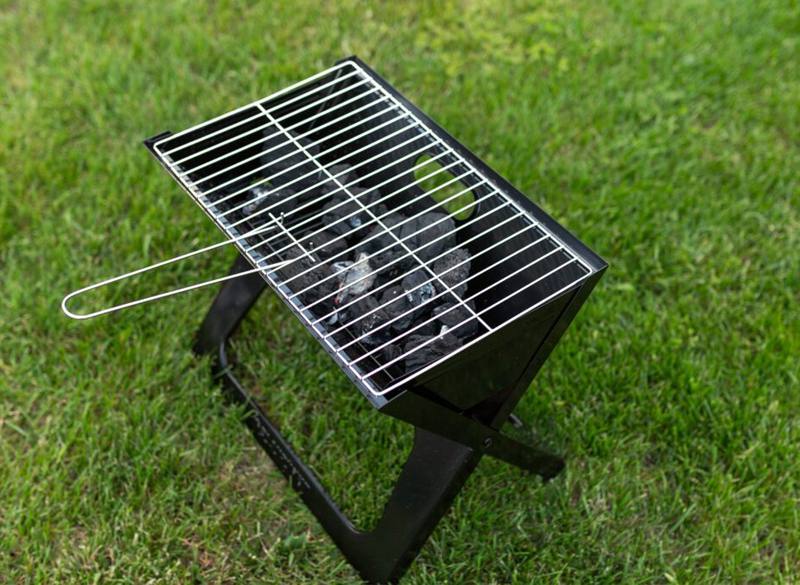 Blaupunkt portable charcoal grill – compact folding outdoor BBQ with stainless steel grate.