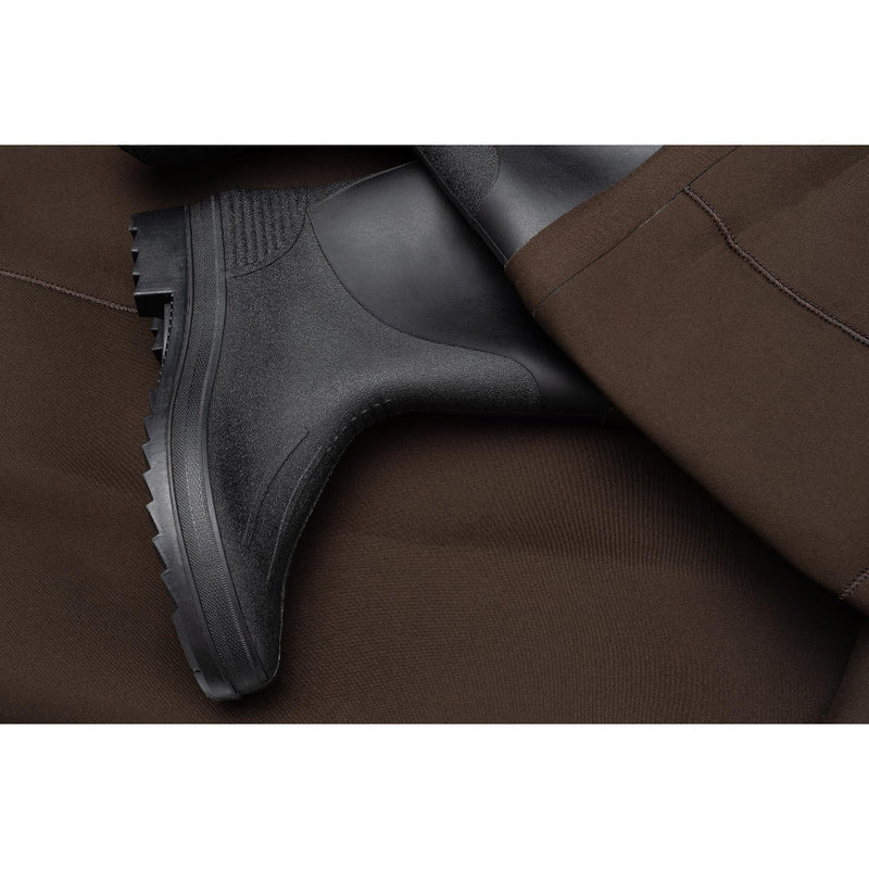 Reinforced neoprene knee protection on Mikado waders